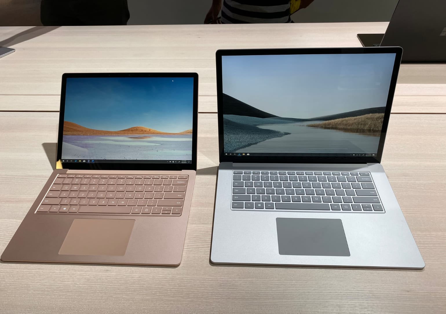 Dell XPS 15 7590 (2019) vs Microsoft Surface Book 2: Which one to buy? - The Style Inspiration