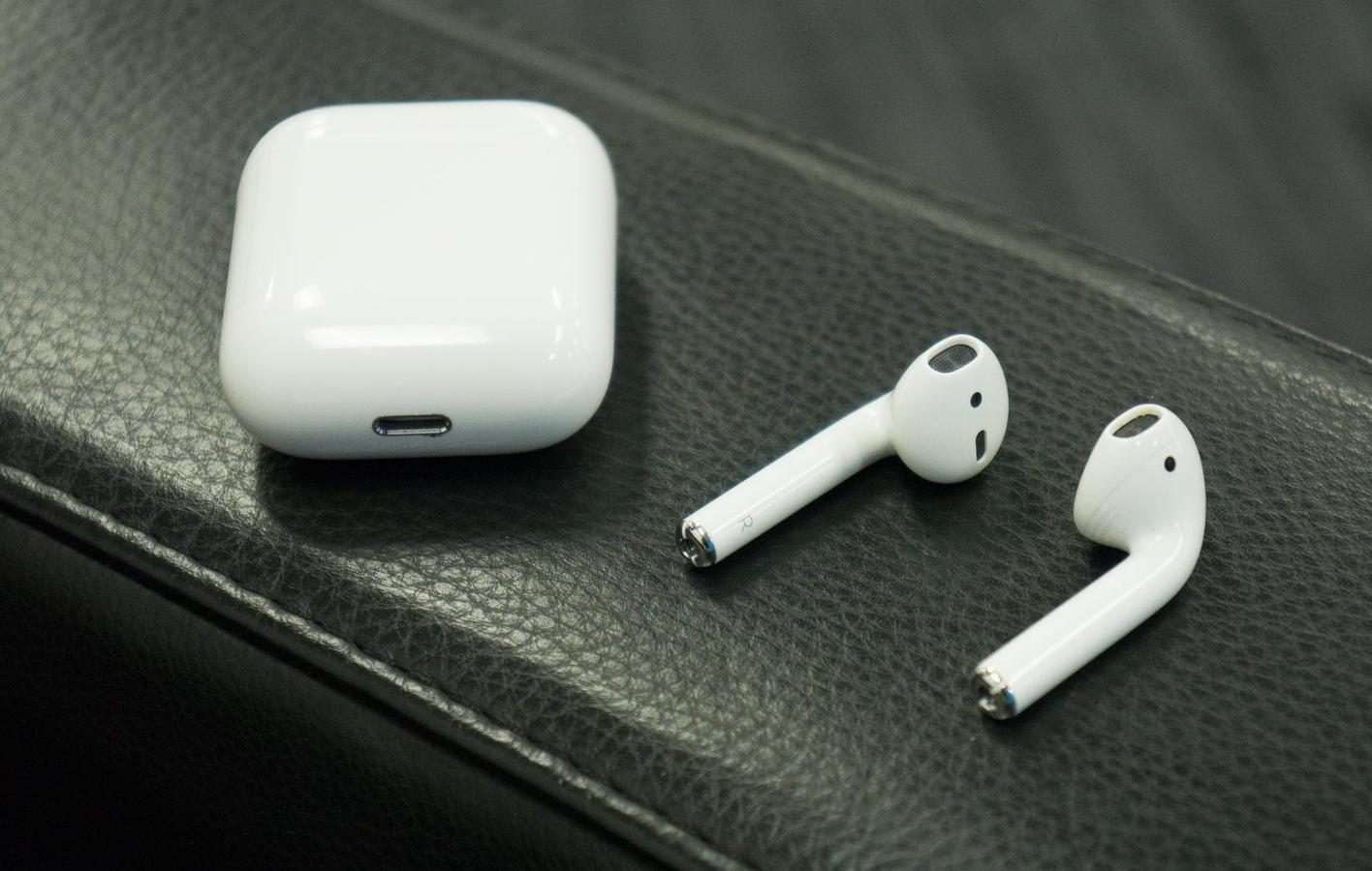 9.1 Apple Airpods 2 3
